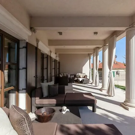 Villa Exclusive Marnano - Center Split