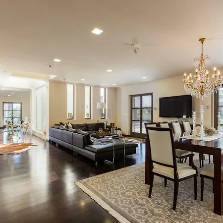 Exclusive Marnano - Center Split