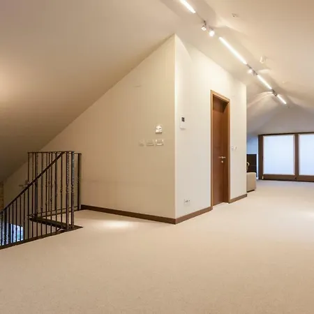 Willa Exclusive Marnano - Center