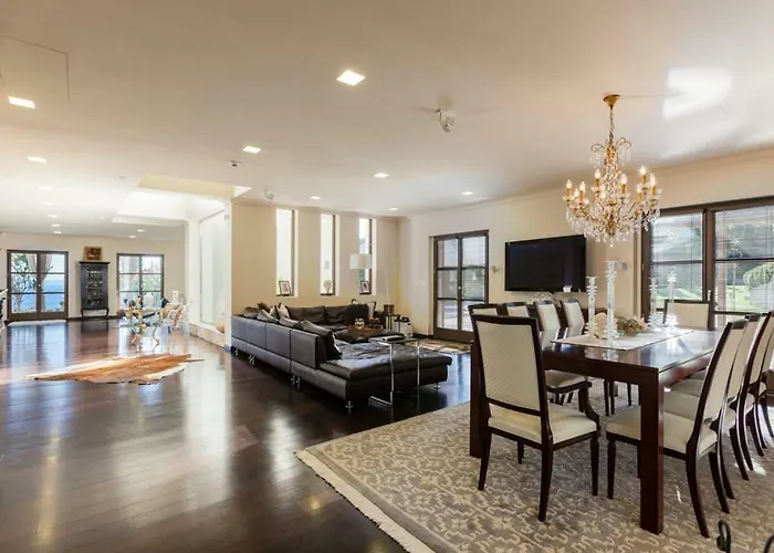 Exclusive Marnano - Center Split