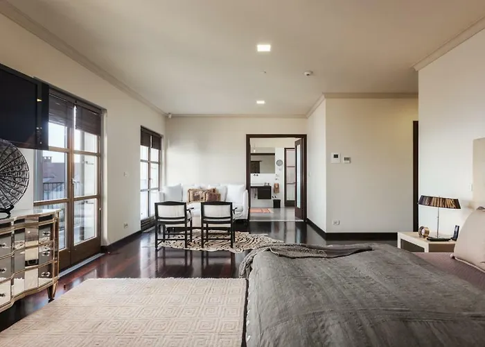 Exclusive Marnano - Center Split